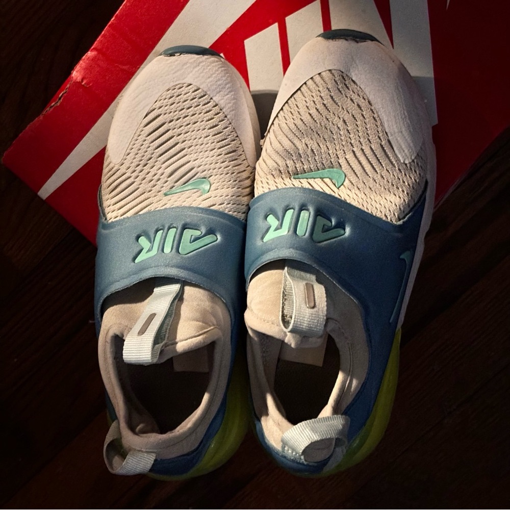 Kids nike shoes sz 2 - Picture 3 of 3